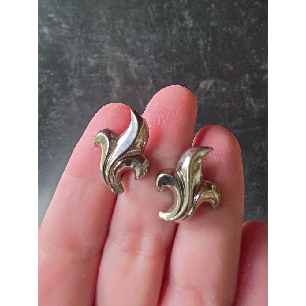 Floral Silver Tone Metal Screwback Earrings Vintage Costume Jewelry